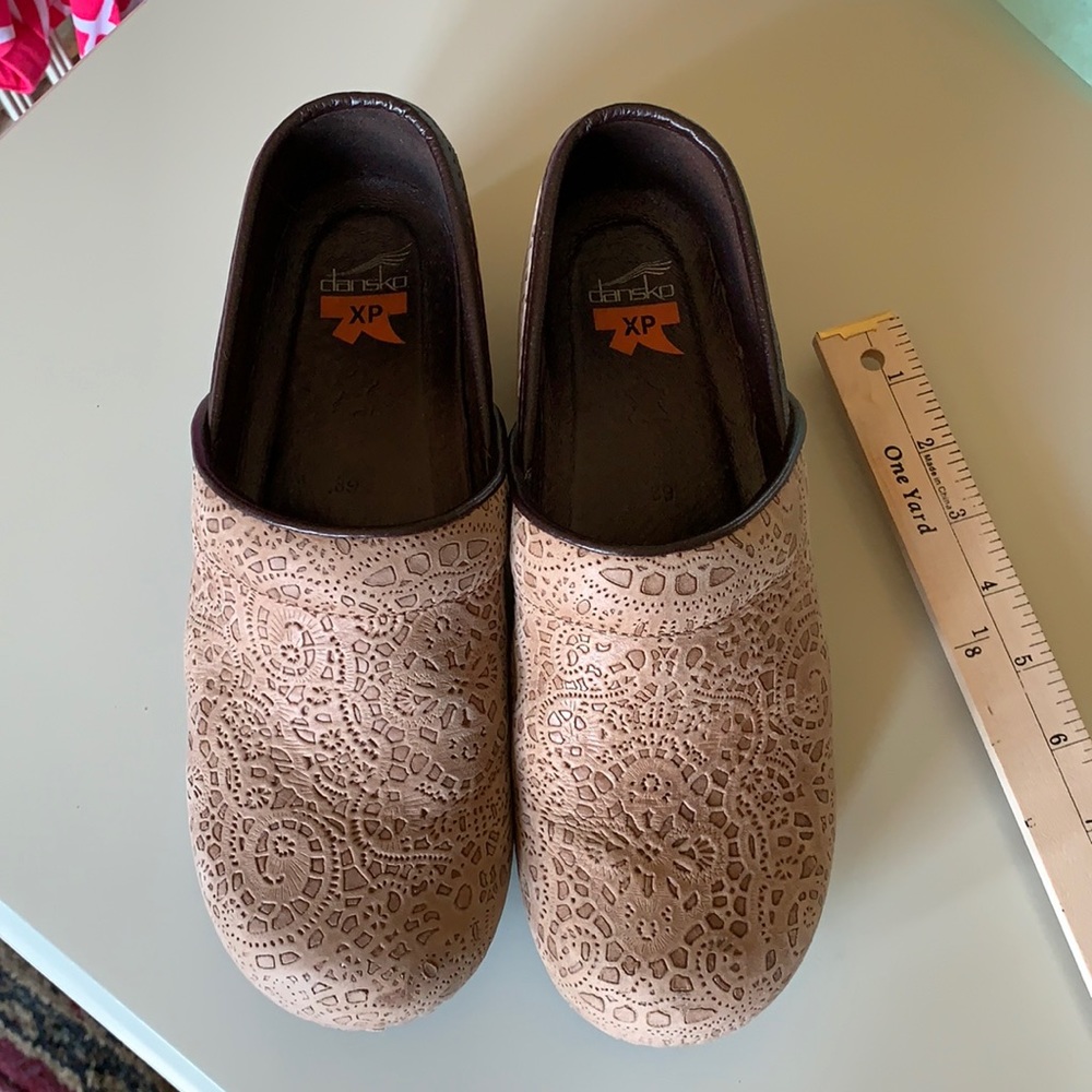 Dansko Pro XP Vine slip resistant leather shoes